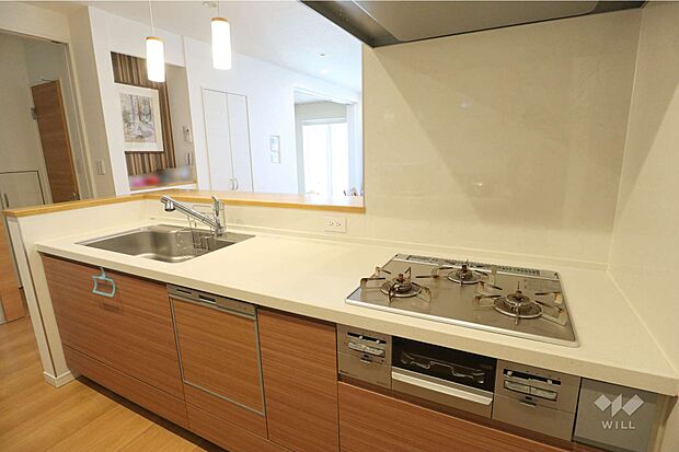 キッチンはクリナップ製。食洗器付きのため、家事の時短になります。