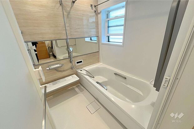 浴室はTOTO製のサザナです。魔法びん浴槽のため、保温性にも優れています。