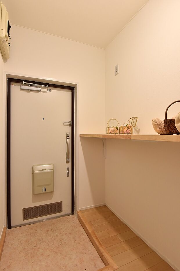 玄関ドアは、防犯面に考慮されたダブルロックを採用。ドアの開閉が楽々なプッシュプルハンドルです。