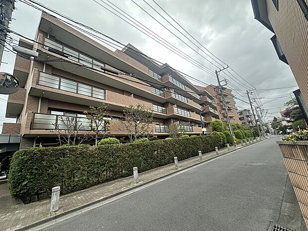 JR横浜線「古淵」駅まで徒歩約15分、1997年11月築、鉄筋コンクリート造8階建中古マンションです。