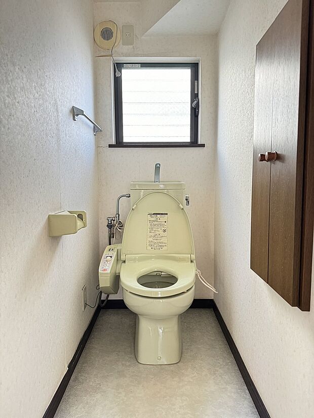 快適な温水洗浄便座を装備。トイレは各階にございますので、スムーズにお使いいただけます。