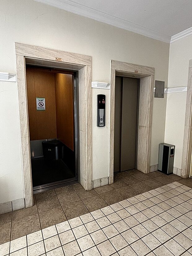 エレベーターは2基。人の出入りが頻繁になる通勤通学時間の混雑を緩和します。