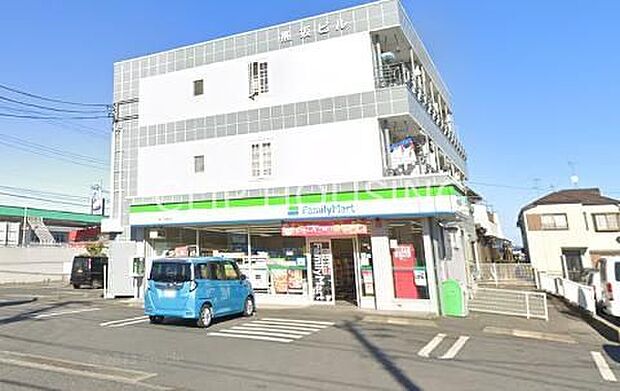 ファミリーマート愛川中津西店 徒歩9分。 660m