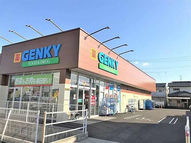 ゲンキー岩地店 570m