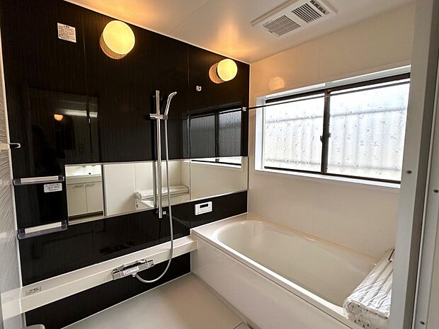 【リフォーム後】浴室はハウステック製の新品のユニットバスに交換しました。1日の疲れをゆっくり癒すことができますよ。