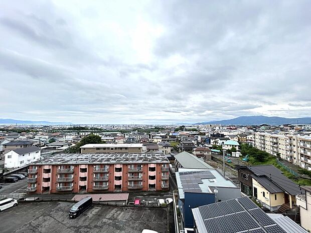 【眺望】最上階の6階のため、ベランダからは富士市街が一望できます。
