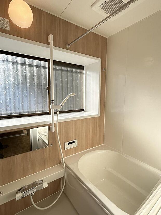【リフォーム完了】浴室はハウステック製の新品のユニットバスに交換いたしました。