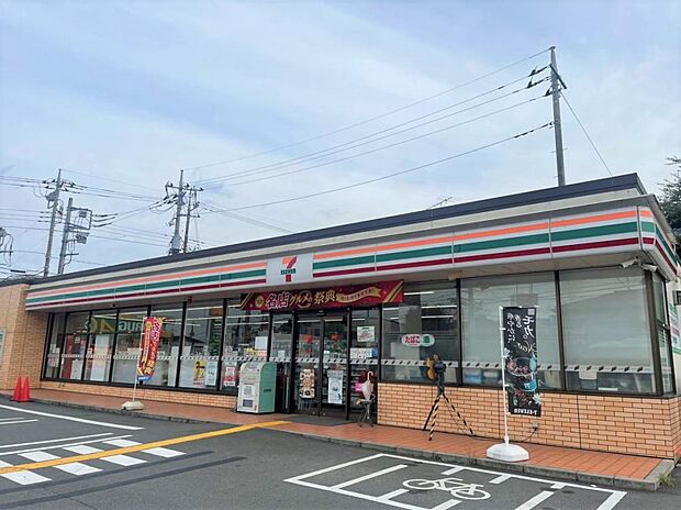 【周辺環境】セブンイレブン東松山幸町店様まで約300ｍ（徒歩約4分）です。すぐに行ける距離にコンビニがあると便利ですよね。