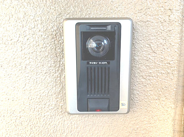 玄関横にはTVモニター付きインターホンがあるので安心ですね！