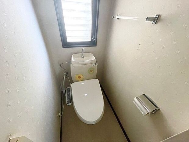 トイレは窓付きなので換気ができます。