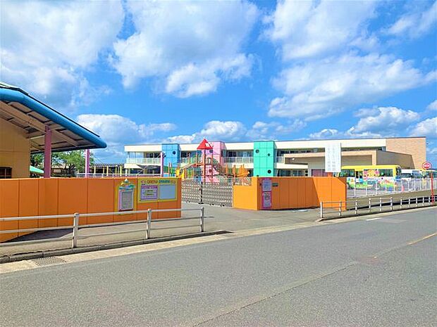 なでしこ幼稚園・保育園なでしこ幼稚園・保育園（鹿児島女子短期大学附属）2016年に建て替えで新園舎が完成。広い園庭と整った保育室や遊具。 610m