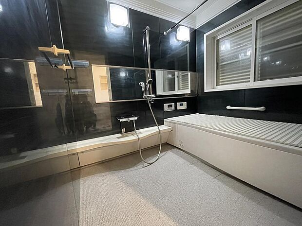 浴室換気・乾燥・暖房・涼風機能付きの浴室です♪