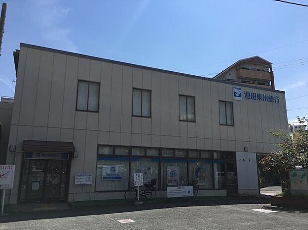 近隣の銀行は池田泉州銀行になります♪
