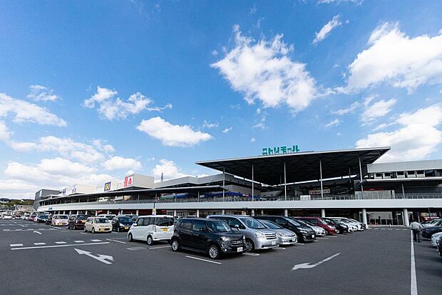 ニトリモール枚方があります♪沢山の店舗があるので買い物には便利です。