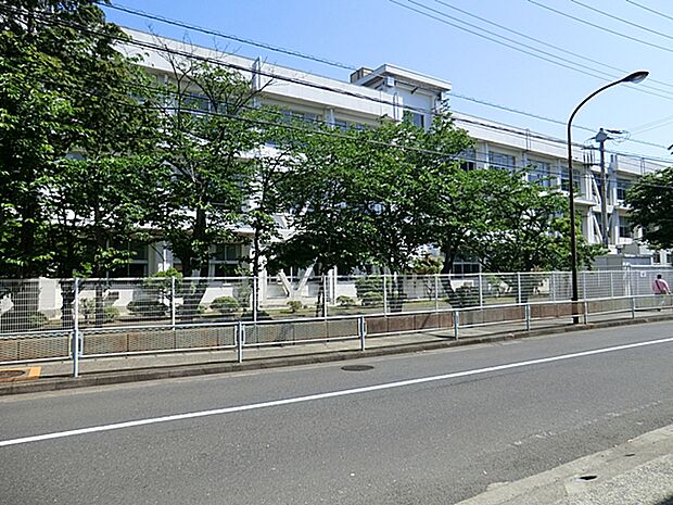 横須賀市立久里浜中学校　1135ｍ