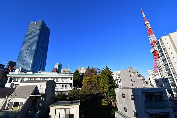 東京タワーや麻布台ヒルズを望む北側バルコニーからの眺望（眺望は永続的に保証するものではありません）