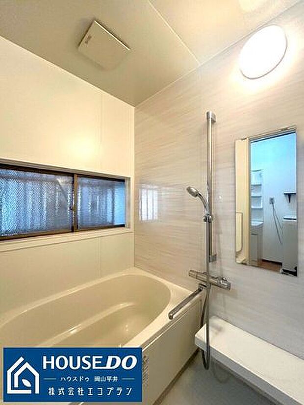 浴室に窓がることで、換気効果が高まります！大変なお風呂掃除の手間も削減可能！！