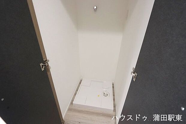□洗濯機置き場も新規交換済♪