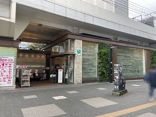 京急ストア川崎店京急川崎駅を出てすぐのとこにあり、利便性バッチリです。 930m