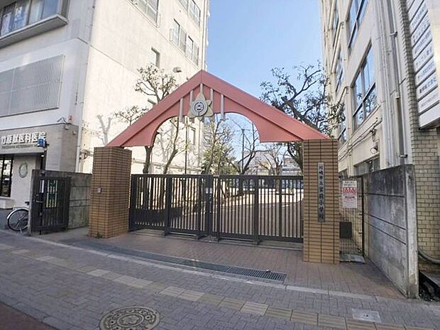川崎市立 宮前小学校「正しく、楽しく、たくましく」の教育目標のもと、運営されています。 400m