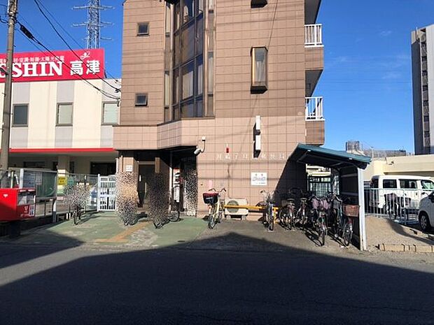 川崎子母口郵便局マルエツ子母口店の裏にある郵便局です。 840m