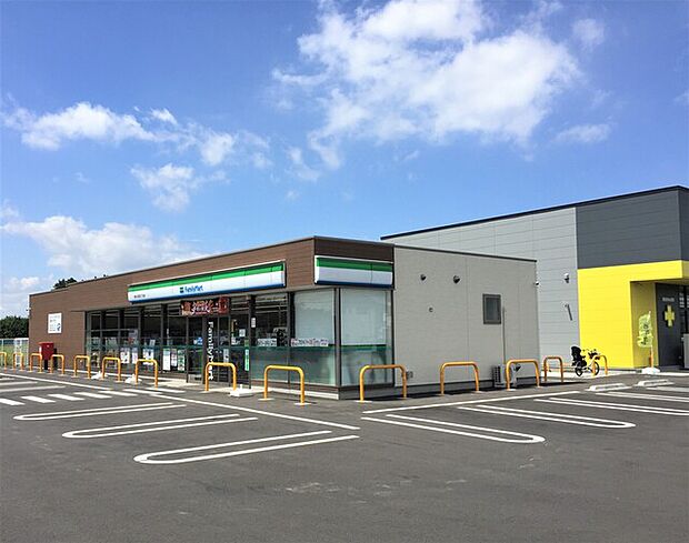 ファミリーマート緑が丘西五丁目店938m徒歩12分