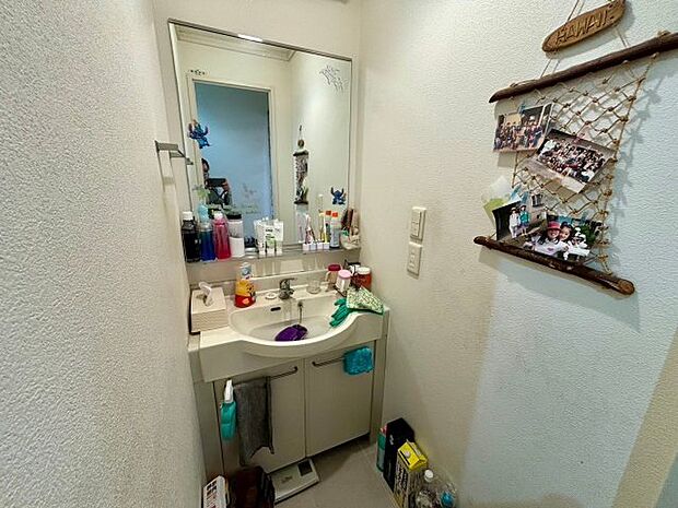 1階の洗面所です。シンプルで使いやすいですね。