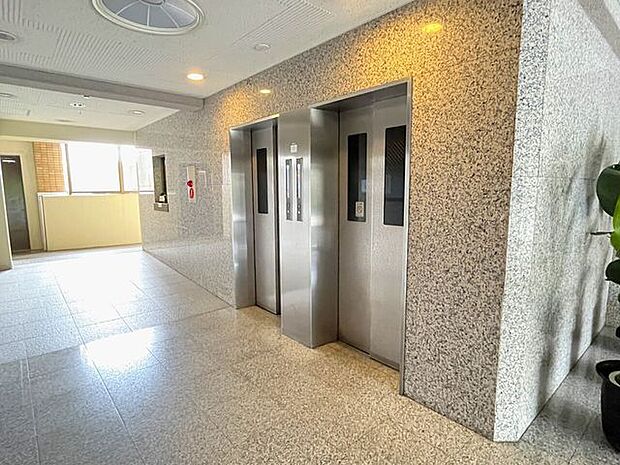 ■□■エレベーター■□■マンション内にはエレベーターが2つあるので、込み合う朝方もおでかけしやすいですね♪