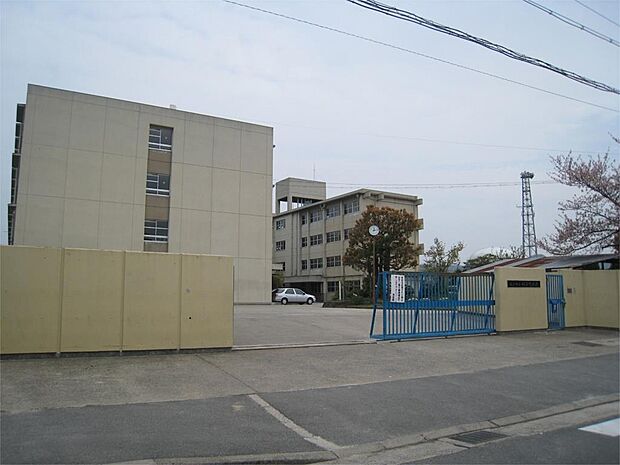 枚方市立桜丘中学校（1130m）