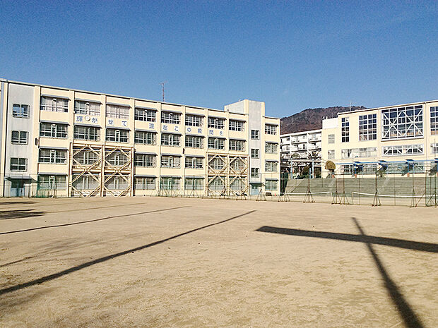 神戸市立住吉中学校（573m）