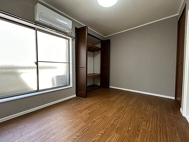 収納スペースがございますので、家具を置いても生活空間をたっぷりと使用できます
