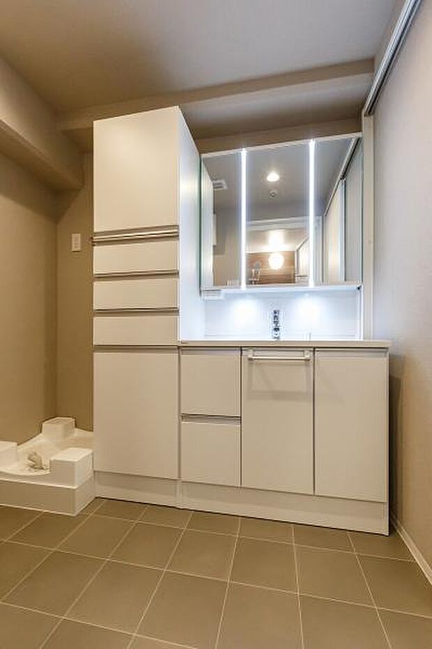 洗面室収納は嵩張る洗剤やタオルなど収納でき便利です