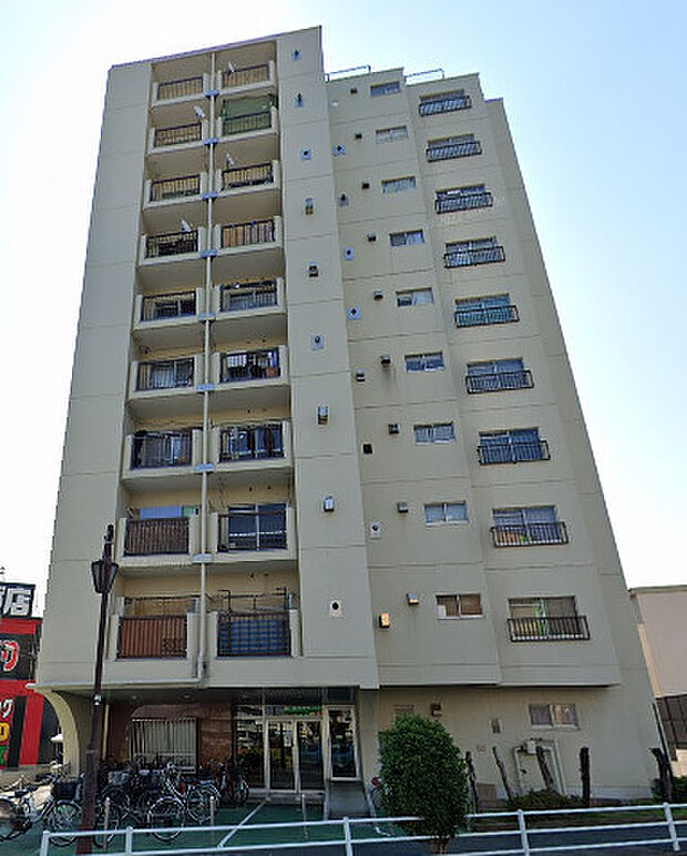 「スカイラーク蕨」10階建てマンション、JR埼京線「戸田」駅より徒歩15分の立地