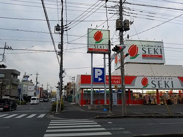 【ドラッグストア】ドラッグストアセキ　芝下店まで682ｍ