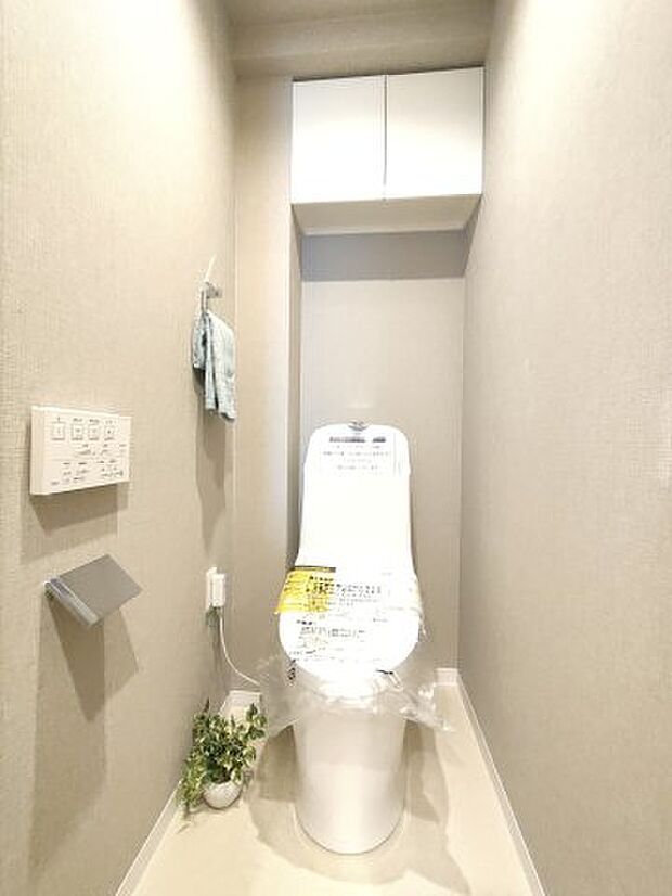 ・トイレ　　トイレは今や健康管理の大切な空間です。清潔感を保った空間に使い易く調整可能な洗浄機能を標準装備。