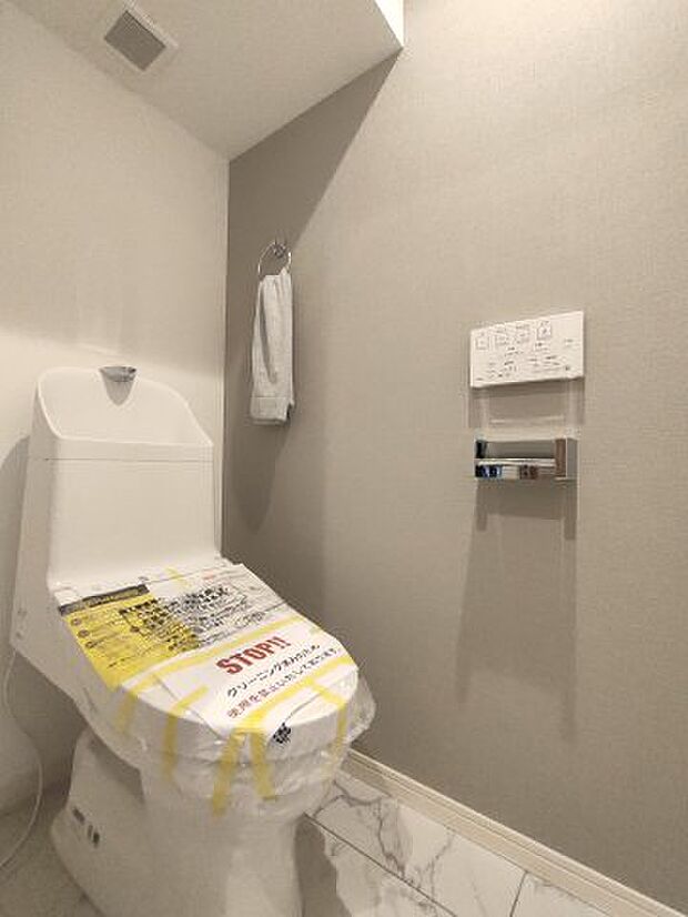 ・トイレ　清潔感のある空間に、使いやすく調整可能な洗浄機能を標準装備。