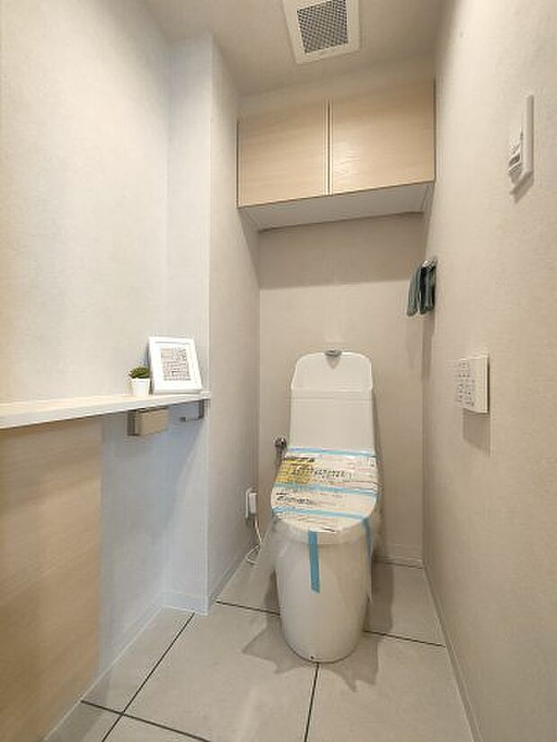 ・トイレ　　清潔感のある空間に、使いやすく調整可能な洗浄機能を標準装備。