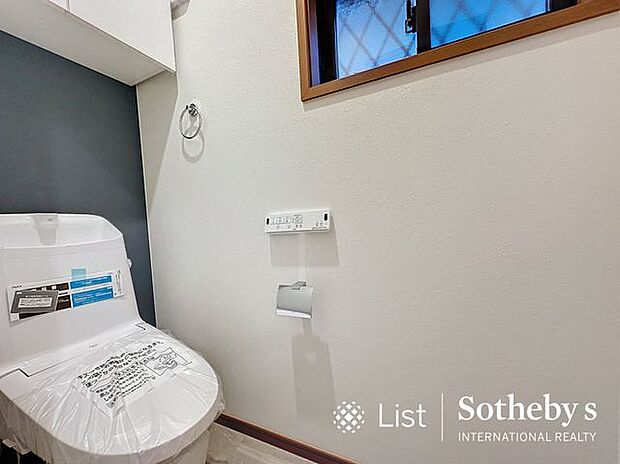 □トイレ□いつも綺麗に清潔に！ウォッシュレット付きトイレです♪もちろん窓も付いてるので空気の入れ替えも楽にできます。