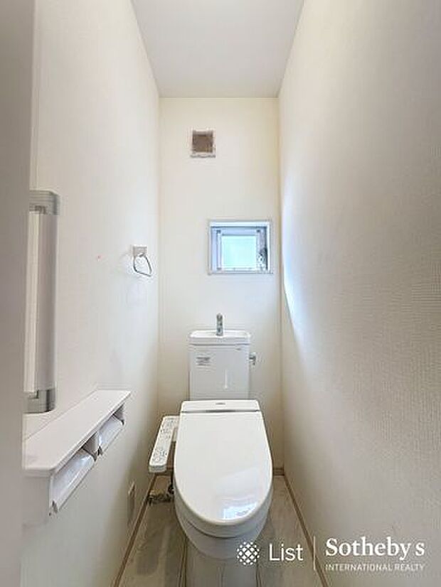 ◇トイレ◇いつも綺麗に清潔に！ウォッシュレット付きトイレです♪もちろん窓も付いてるので空気の入れ替えも楽にできます。