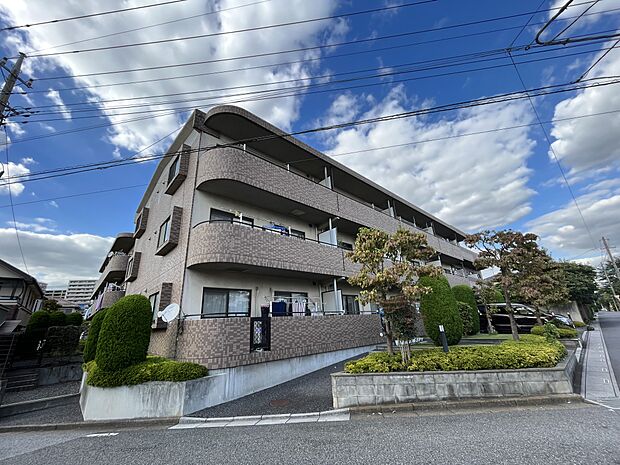 1住戸1台の駐車場専用使用権付き（使用料無償）鳩ヶ谷駅徒歩8分♪西友・コンビニ徒歩4分♪小学校徒歩8分♪と生活利便性施設充実の高台に佇む立地です♪