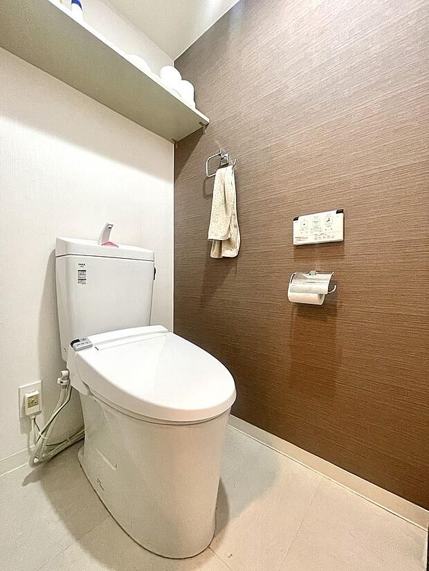 壁リモコン式のトイレはシンプルなデザインとなっております♪