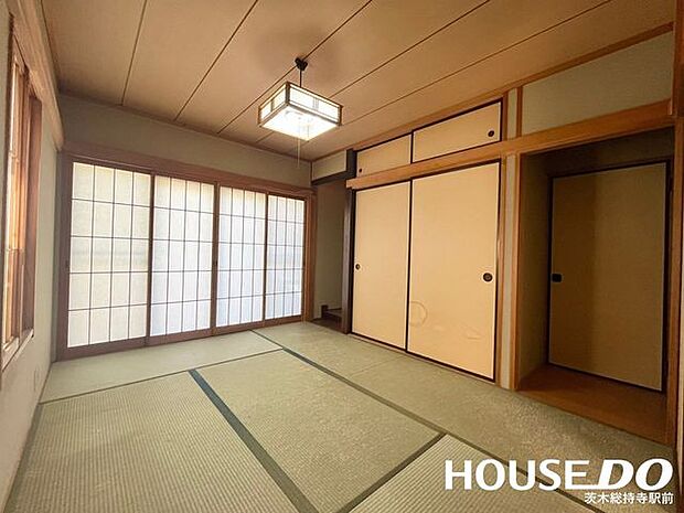 リビングに面した6帖の和室です冬にこたつで温まるには、柔らかい畳のお部屋は魅力的ですね♪