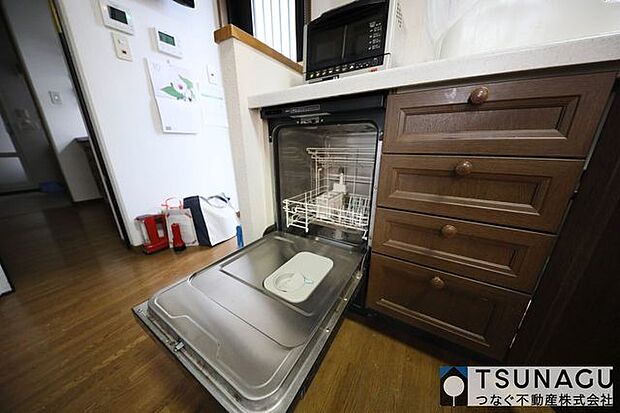 キッチンには人気の食洗機を搭載！日々の家事の手間を低減してくれます。