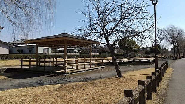 水辺公園旧結城城の城割を水辺公園として復元したものです(結城市HPより)お散歩にとても良い場所です☆ 1280m