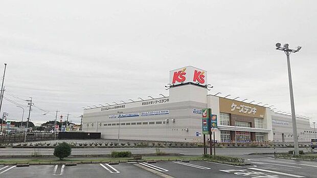 ケーズデンキ小山店駐車場が広く、店内も広々♪ゆっくりとお買い物ができます商品数も豊富で嬉しい電気屋さん 950m