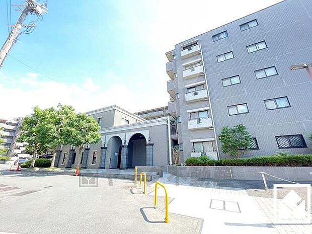 駅歩8分の駅近マンション。京阪・JRの2沿線利用可能なので各方面へのアクセスも便利。