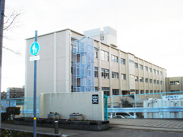 神戸市立東落合中学校（438m）