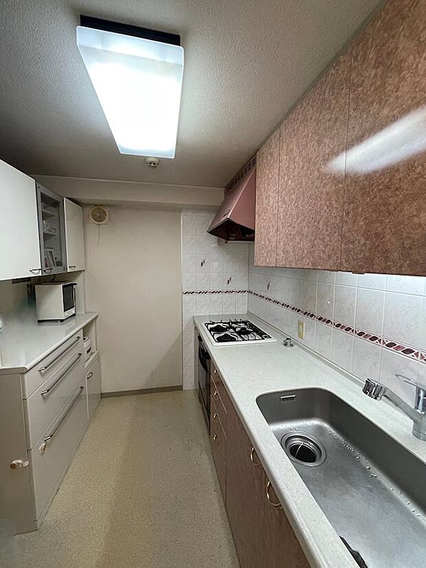 室内（2024年2月）撮影　約3.7帖の独立型キッチン　2WAY利用可能