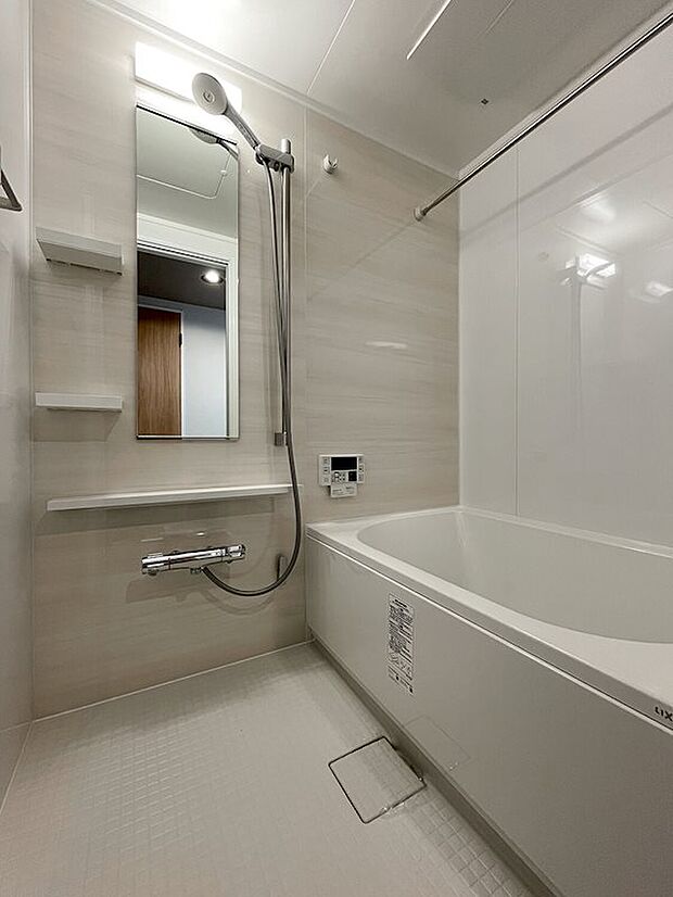 浴室を新調！！節水シャワー、LED照明、浴室暖房乾燥機付き、掃除がしやすい仕様です。