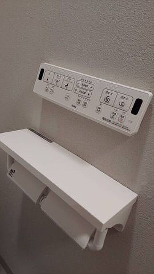 トイレのリモコンと紙巻器